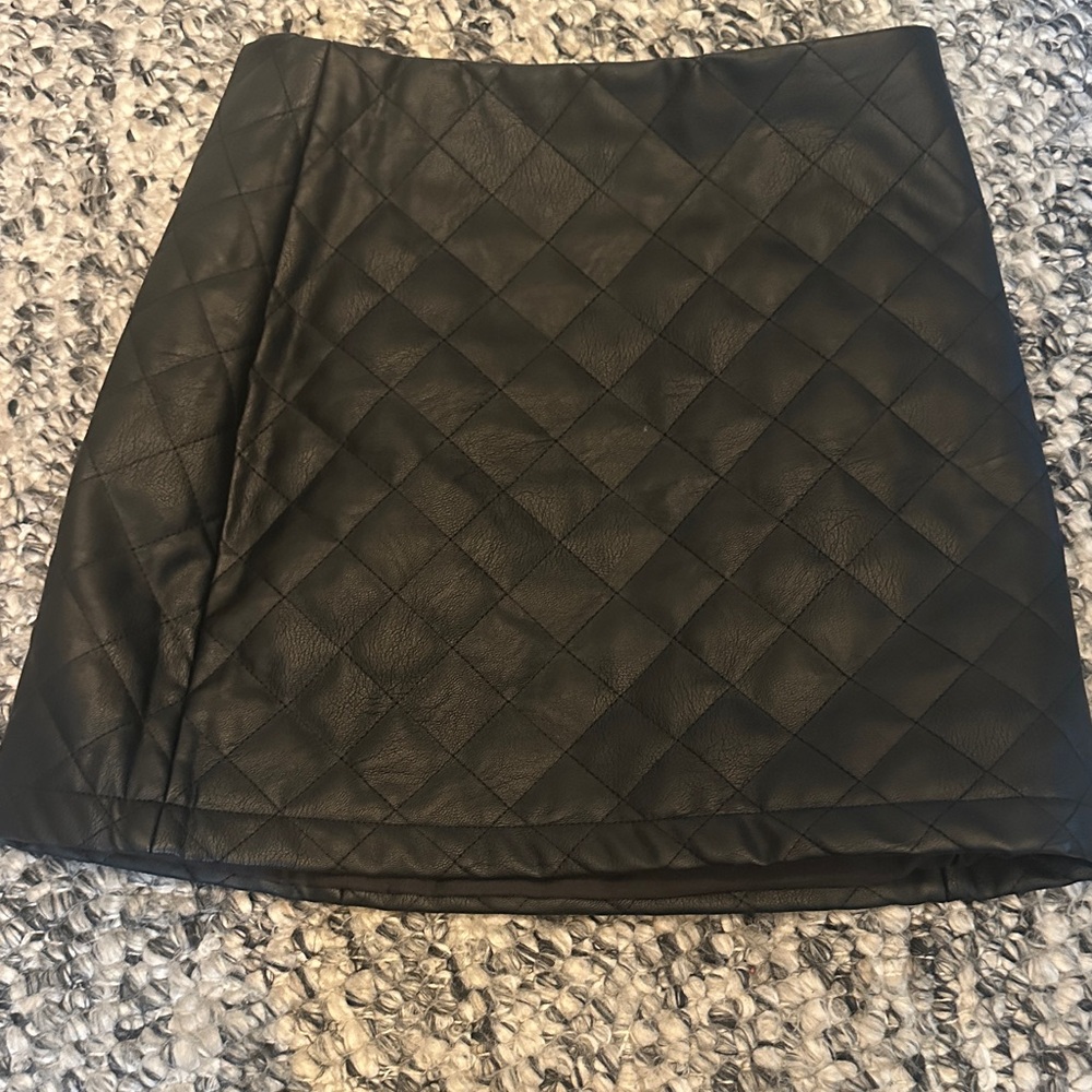 BB Dakota by Steve Madden Black Quilted Faux Leather Skirt / Size 6